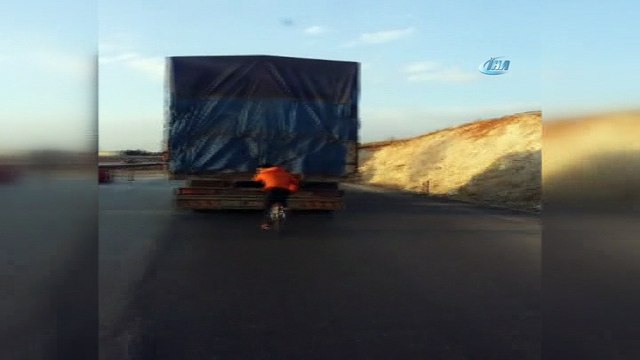 Manisa'da tehlikeli yolculuklar cep telefonuyla görüntülendi