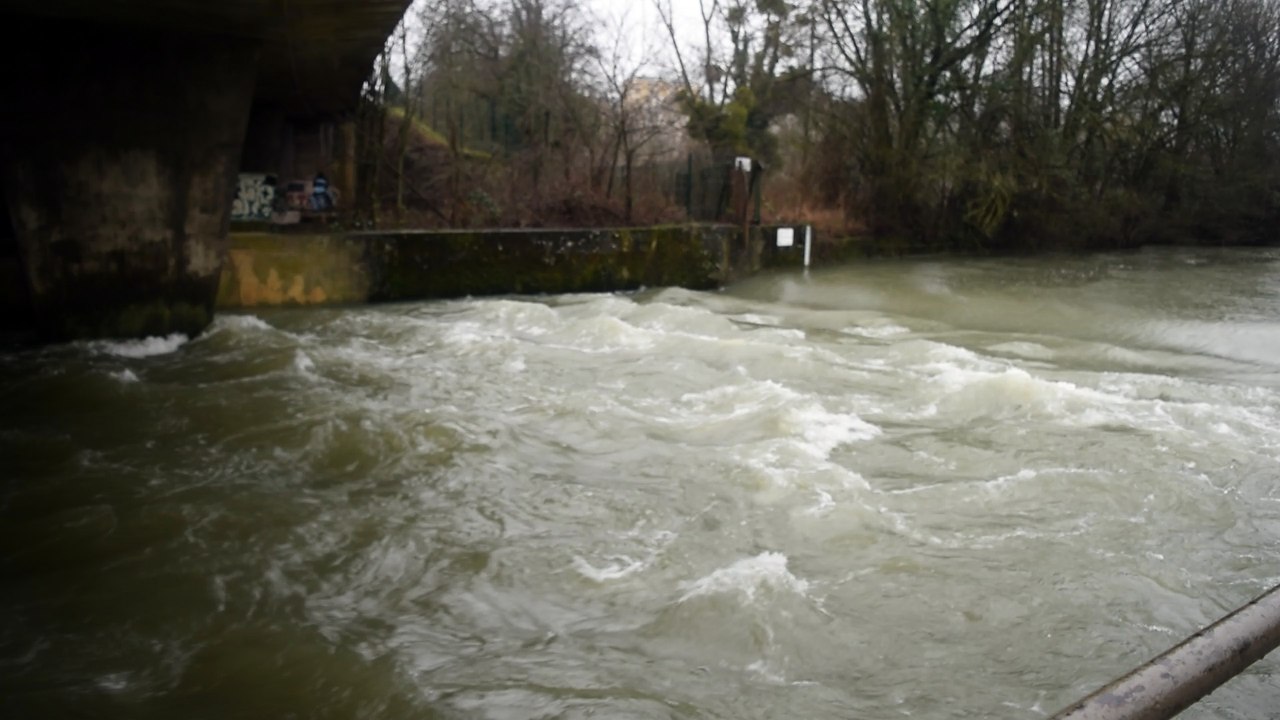 4 janvier : le canal agité près du camping du lac Kir à Dijon