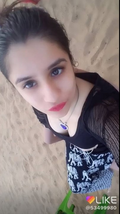 Beautiful girl sing and dance 2