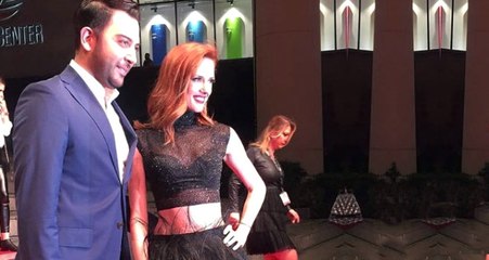 Wilma Elles, "Bacaklarımı Tıraş Etmeyi Unuttum" Diye Gaf Yapınca Kocası Şoke Oldu