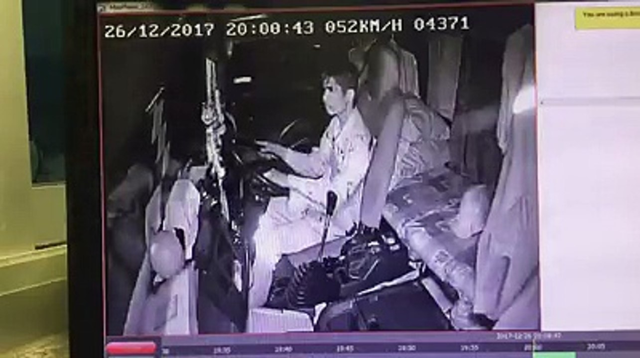 ทำร้ายร่างกายลุงขับรถบรรทุก !!