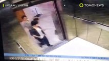 Wanita naik lift, kaki kanan tertinggal - TomoNews
