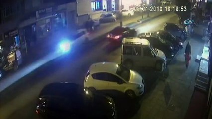 Otomobilin 7 yaşındaki kıza çarpma anı kamerada