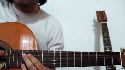 Curso basico guitarra. 12. Moverse por una sola cuerda. Intervalos de tonos  y semitonos.