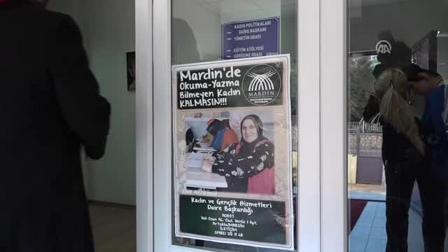 Mardin'de Okuma Yazma Bilmeyen Kadın Kalmasın Projesi