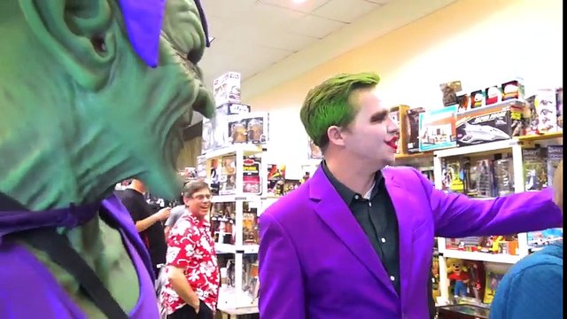 The Joker and Green Goblin Talking Trash at Comic Con | Superheroes | Spiderman | Superman | Frozen Elsa | Joker