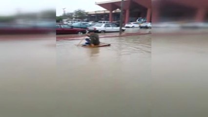 Adana Otogarı'nda Araçlar Sular Altında Kaldı