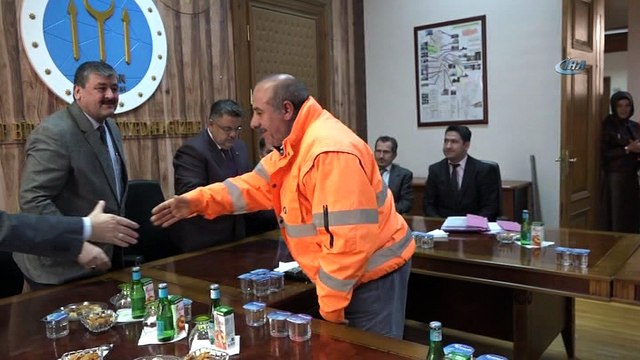 Taşeron işçilerin kadro başvurularında uzun kuyruklar oluşturdu