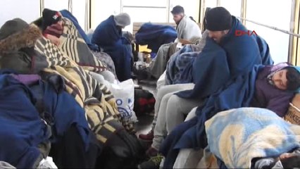 İzmir Çeşme'de 31 Göçmen ile 2 İnsan Kaçakçısı Yakalandı