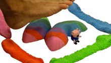 Learn Colors Giant Foot vs Rainbow Buttlerfly Peepa Pig