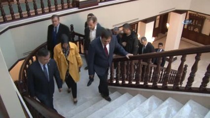 Bakan Yılmaz: "Avrupa Maaşları İndirirken Biz Artırdık"