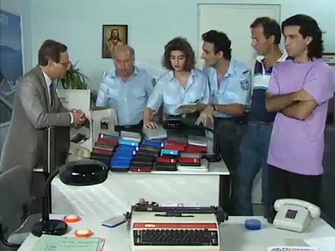 Αστυνόμος Θανάσης Παπαθανάσης Ε14 Μόνο όρθιοι