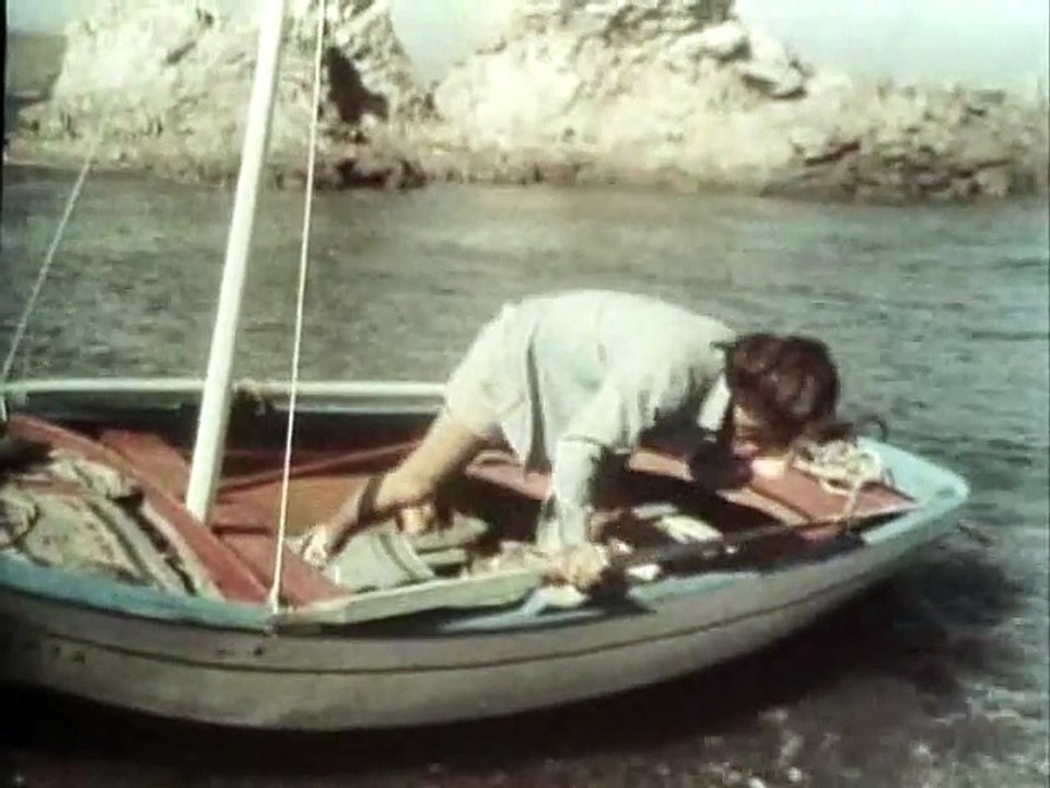 To Gymno Koritsi E05