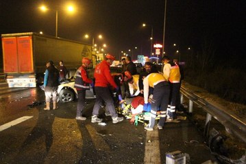 Otoyolda Ters Yöne Giden Otomobil Kamyonla Çarpıştı: 1 Yaralı