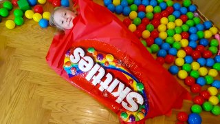 Bad Kids & Giant Candy Accident! Johny Johny Yes