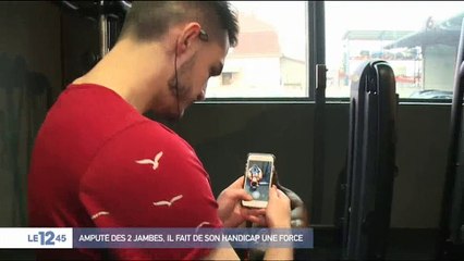 Le fils d'un homme amputé des deux jambes fond en larmes en racontant le combat de son père - Regardez