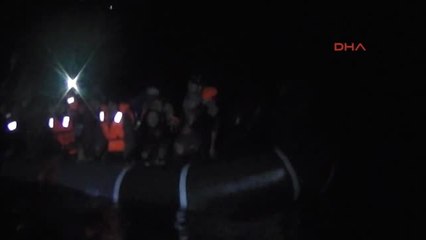 İzmir Çeşme Açıklarında 57 Kaçak Yakalandı