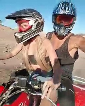 Tatiana-Laurence et Xavier Delarue victime d'un accident de moto alors qu'ils étaient en train de se filmer