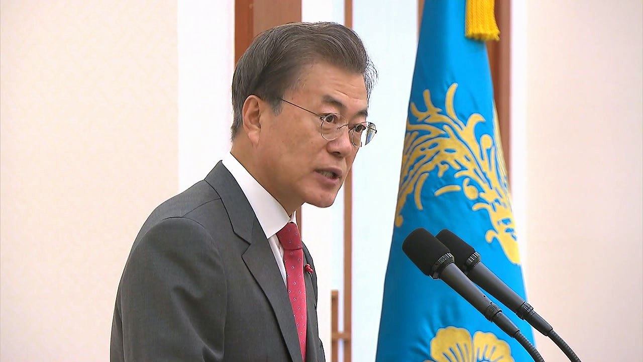 문 대통령 "평화의 전기 만들 것"...北 평창 참가 풀리면 이산가족 상봉도 논의 /...