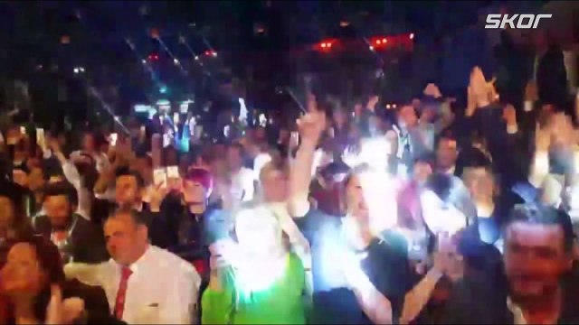 Yıldız Tilbe'den Bursasporlu taraftarlara üçlü!