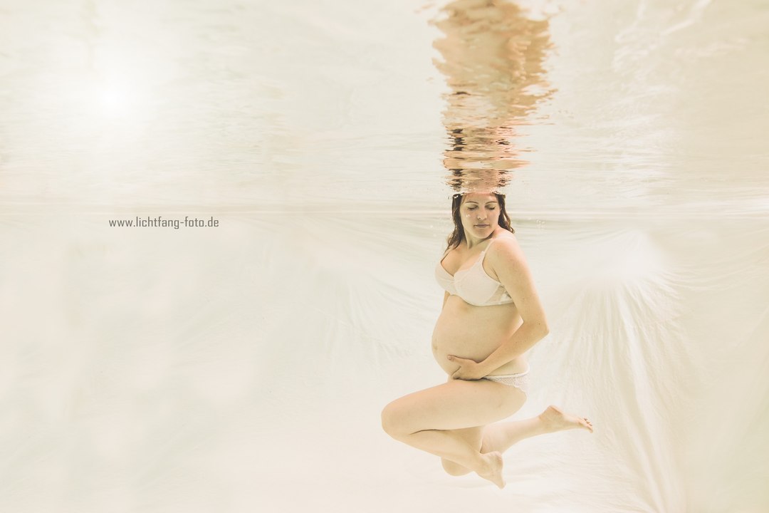 Intro Unterwasser Foto Shooting Babybauch