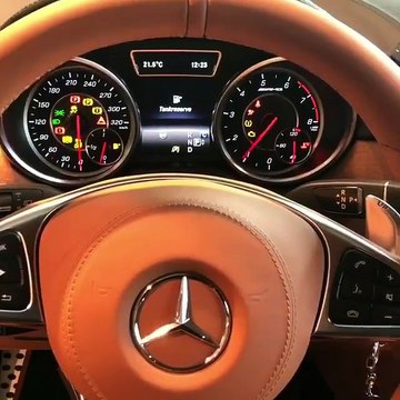 Il compare le démarrage et le bruit des moteurs de SuperCars : Ferrari, Lamborghini, Aston Martin...