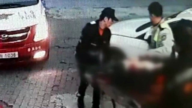 카페에서 흉기로 여성 살해한 40대 시민들이 붙잡아 / YTN