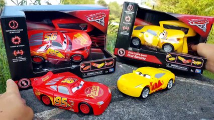 Disney Cars 3 Toys Lightning McQueen and Cruz Ramirez #CARS CRASH!!! Unb