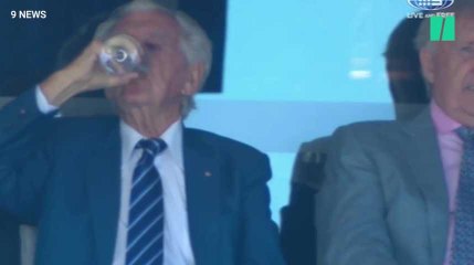 Cet ex-Premier ministre se plie à une tradition bien étrange