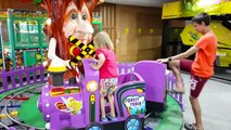 Funny Kids play Indoor Playground Family Fun Play Area Learn Colors with Nursery Rhymes Baby So