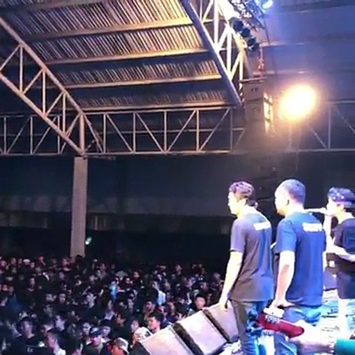 มุมชัดๆ ตีกันยับ !! งานคอนเสริท ปู พงษ์สิทธิ์