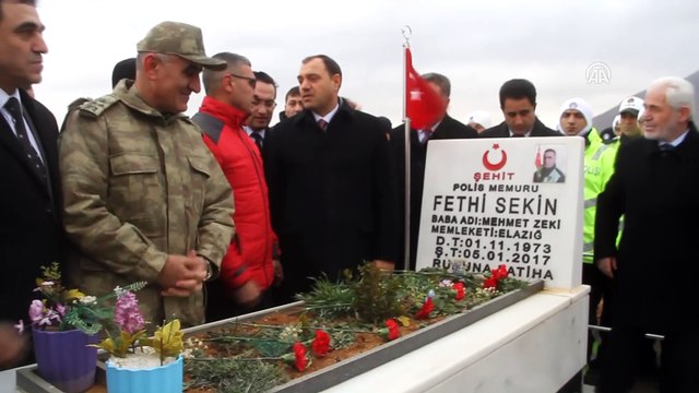 Şehit polis Sekin kabri başında anıldı - ELAZIĞ