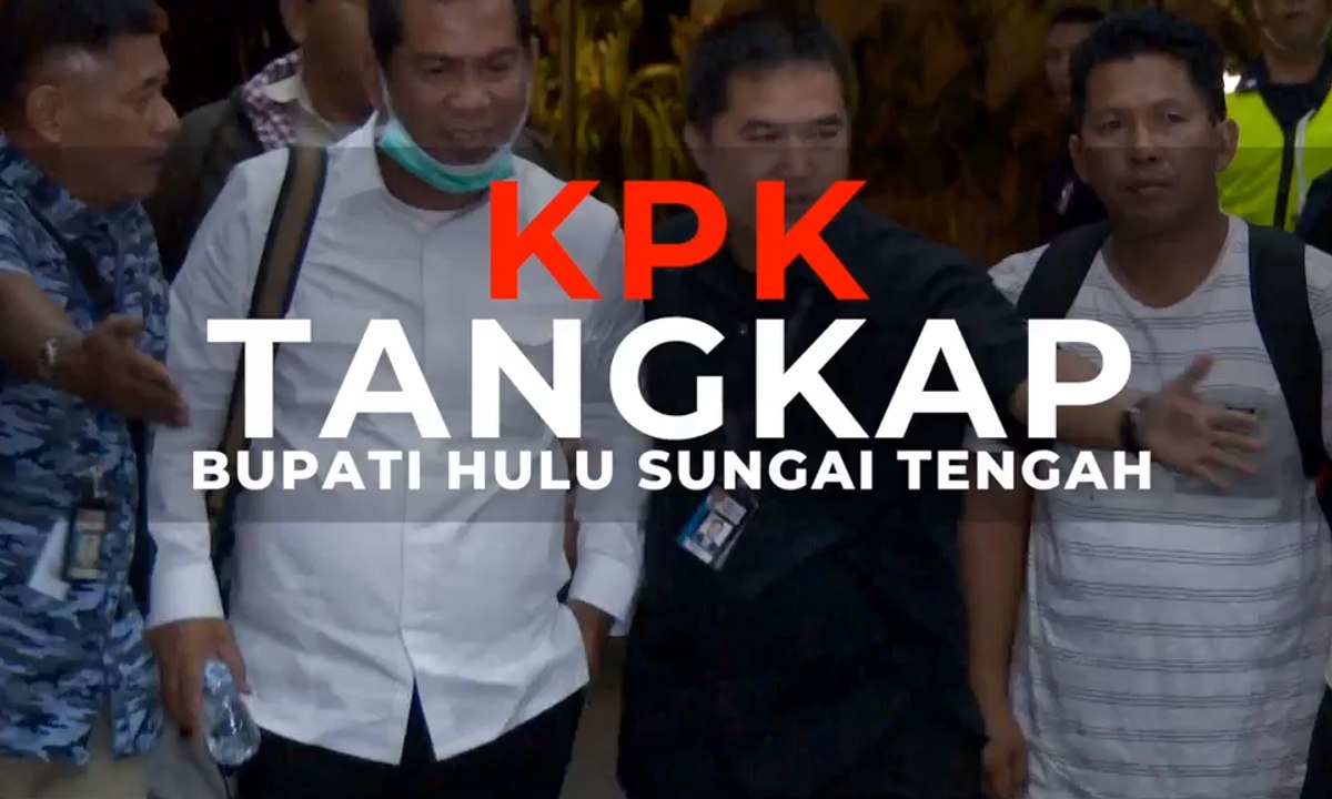 Senyum Bupati Hulu Sungai Tengah Saat Tiba di KPK