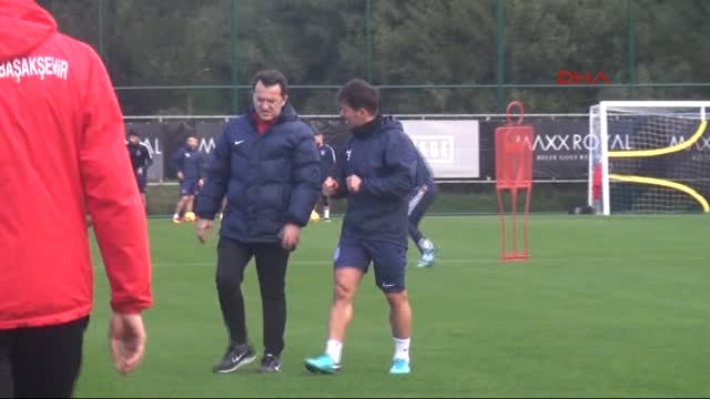 Medipol Başakşehir'de Emre Belözoğlu Antrenmanı Yarıda Bıraktı