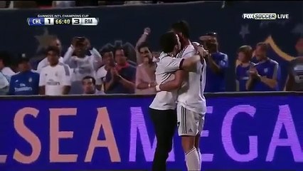 Cristiano Ronaldo Handles Crazy Fan With Class