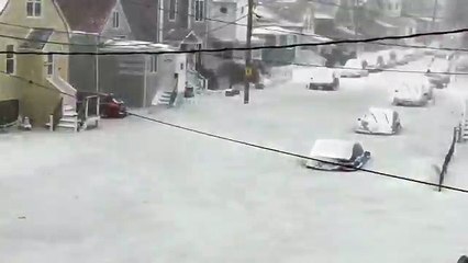 Cette rue de Boston est prise dans les glace après une inondation