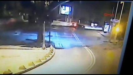 Burak Yılmaz'ın Yaptığı Kaza Güvenlik Kamerasında