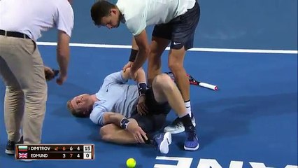 A Brisbane, Grigor Dimitrov saute par-dessus le filet pour aider son adversaire blessé