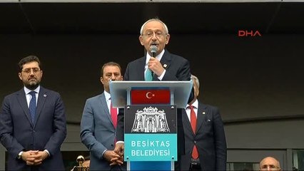 Kılıçdaroğlu, Beşiktaş Belediyesi'nin Önünde Konuştu