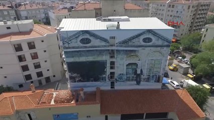 İzmir Bornova'da 'Konuşan Duvarlar' İlgi Görüyor