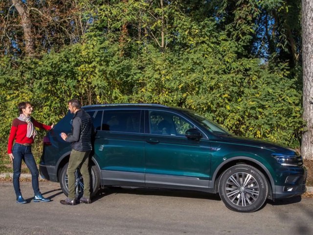 Franck Lagorce au volant du Volkswagen Tiguan...
