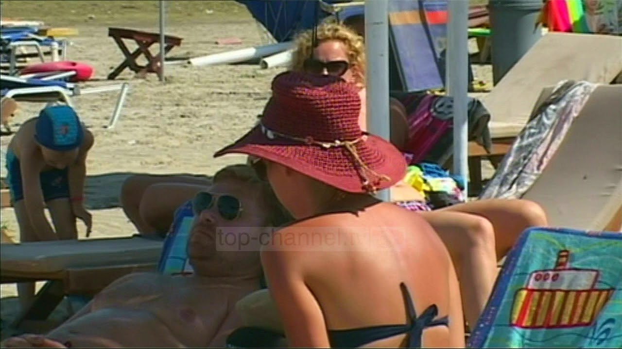 Polakët duan Durrësin; në plazhe edhe sllovakët e çekët  - Top Channel Albania - News - Lajme