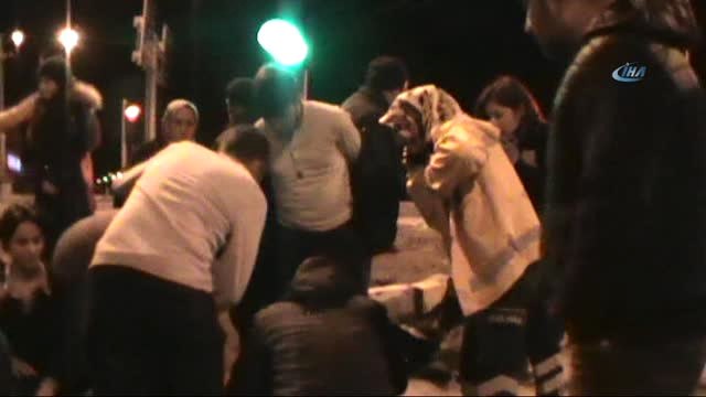 Kazada Yaralanan Sağlık Görevlileri Diğer Yaralının Yardımına Koştu