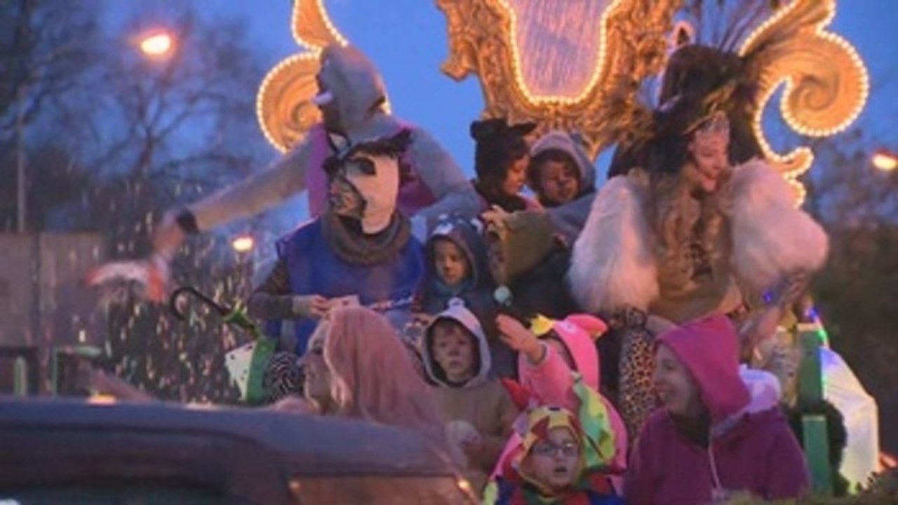 Los niños de Vallecas disfrutan de su cabalgata sin polémicas