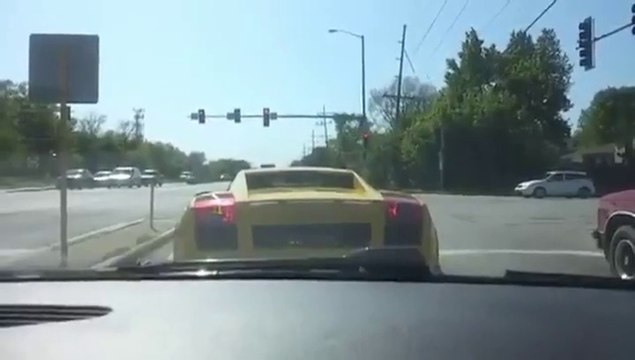 Quand tu t'achetes une Lamborghini alors que tu ne sais pas conduire... FAIL