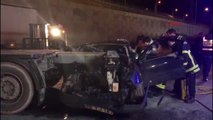 Bursa - Tır'a Çarpan Otomobilde Sıkışan Sürücü Ağır Yaralandı