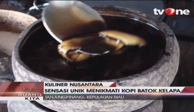 Sensasi Unik Menikmati Kopi Batok Kelapa
