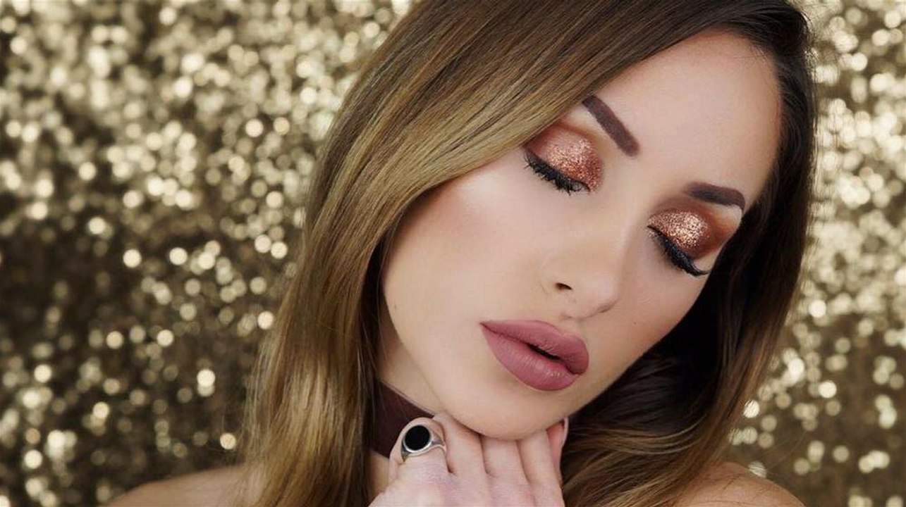 Simple Glittery Top Famous Makeup