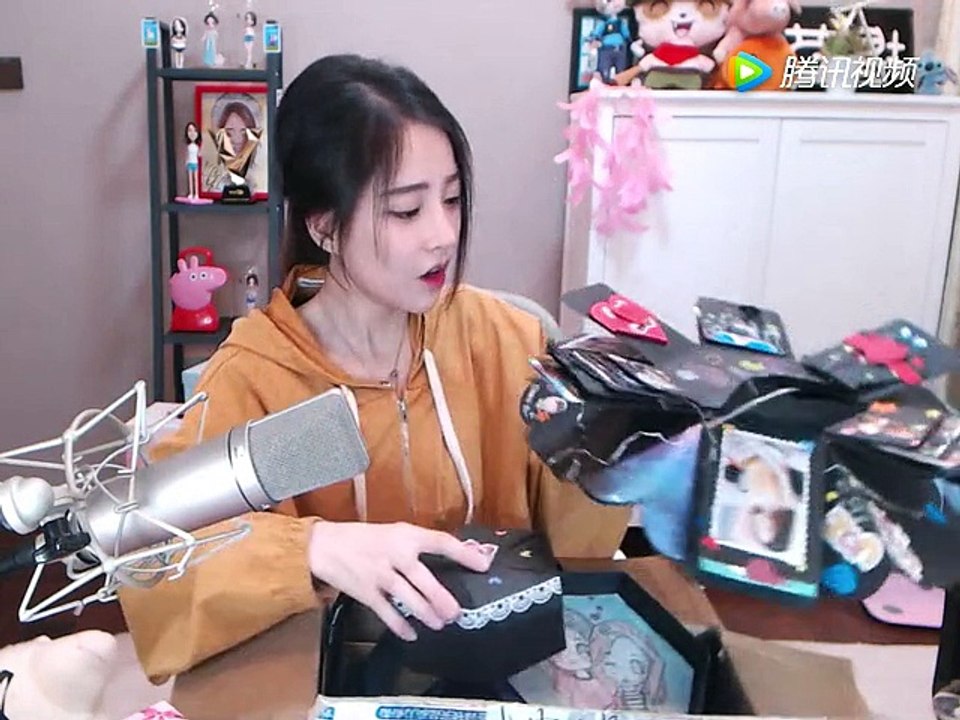 冯提莫 Feng TiMo 收到蔡依林姐姐Jolin Tsai的生日礼物，感动到想哭