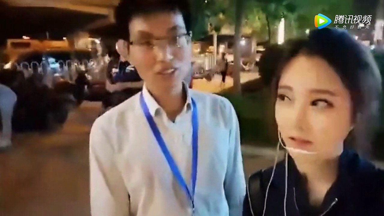 冯提莫Feng TiMo 街头直播，被搭讪